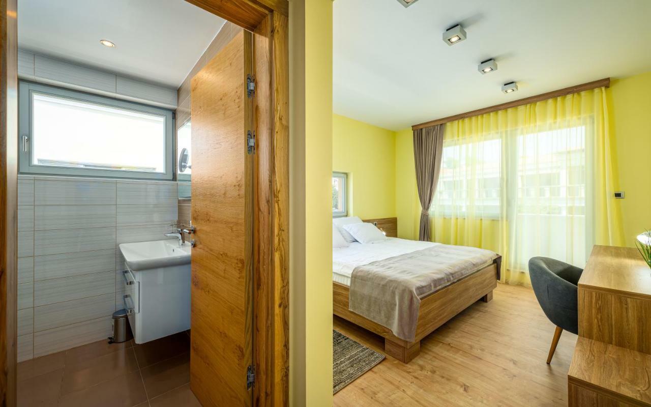 Villa Magnolija Pula Bagian luar foto
